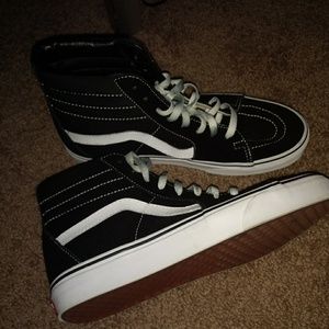 Vans blk/white suede hi tops